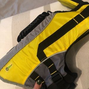 Life vest for medium dogs